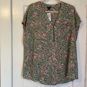 Brand New Torrid Floral Georgette Dolman Blouse